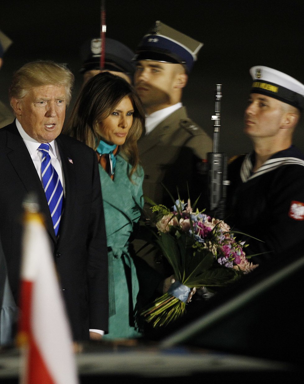 Donald Trump s manželkou Melanií přicestovali do Varšavy.