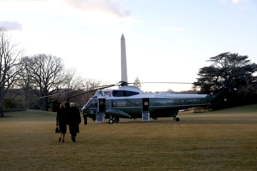 Trumpovi odcházejí z Bílého domu (20. 1. 2021).