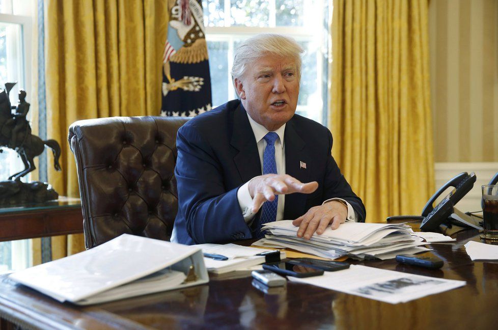 Americký prezident Donald Trump v oválné pracovně Bílého domu