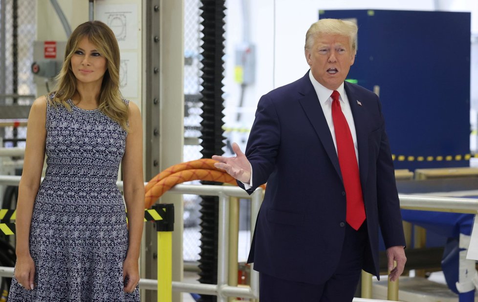 Americký prezident Donald Trump a jeho žena Melania dorazili na Floridu na start rakety Falcon 9 a lodi Crew Dragon (27. 5. 2020).