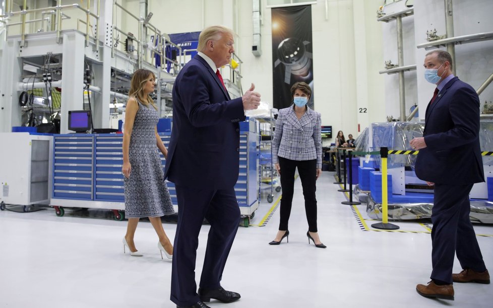 Americký prezident Donald Trump a jeho žena Melania dorazili na Floridu na start rakety Falcon 9 a lodi Crew Dragon (27. 5. 2020)