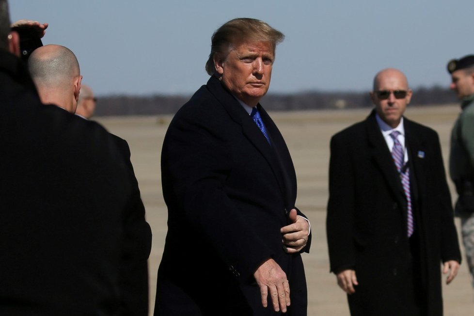 Trump odletěl z letecké základny Andrews u Washingtonu do vietnamského hlavního města Hanoje. (25.2.2019)