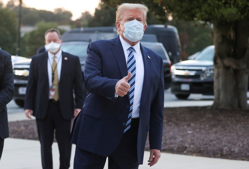 Donald Trump po hospitalizaci s koronavirem opustil nemocnici (5. 10. 2020)