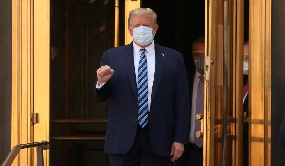 Donald Trump po hospitalizaci s koronavirem opustil nemocnici (5. 10. 2020)