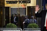 Trump sídlí ve své věži. Ochranka, kterou kvůli bezpečnosti potřebuje, má vyjít na 880 milionů korun.