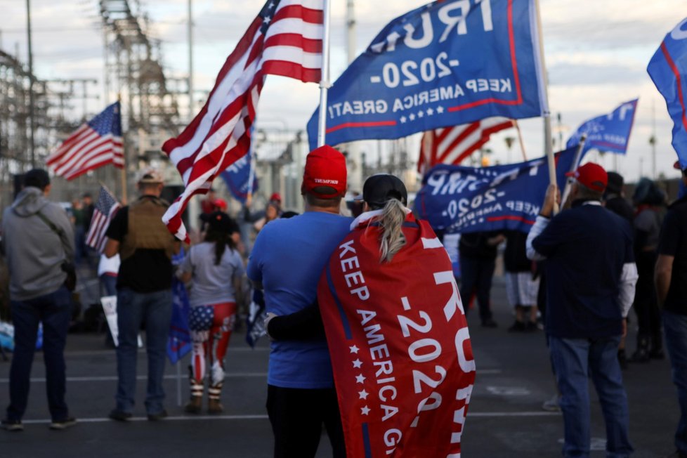 Demonstrace na podporu Donalda Trumpa v Arizoně (9. 11. 2020)