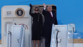 Odchod prezidenta Trumpa: Nástup prezidentského páru k poslednímu letu Air Force One (21. 01. 2021)