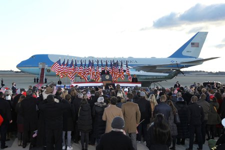 Odchod prezidenta Trumpa: Na letišti na něj čekala rodina a nejbližší (20. 01. 2021).