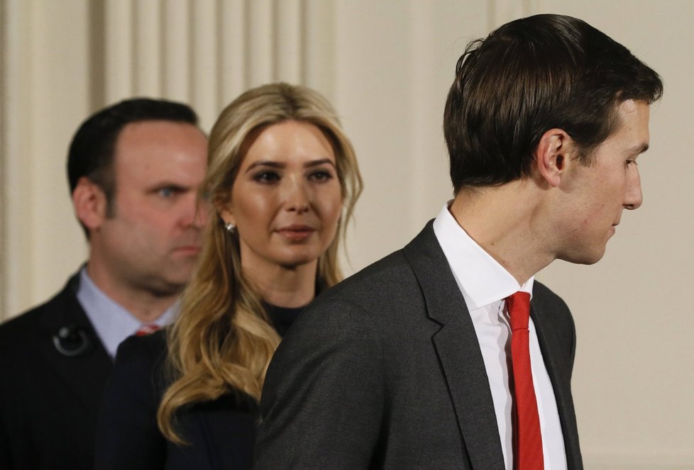 Kushner má vypovídat před senátním výborem pro tajné služby.