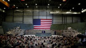 V listopadu 2019 navštívil americké vojáky v Afghánistánu tehdejší prezident USA Trump.