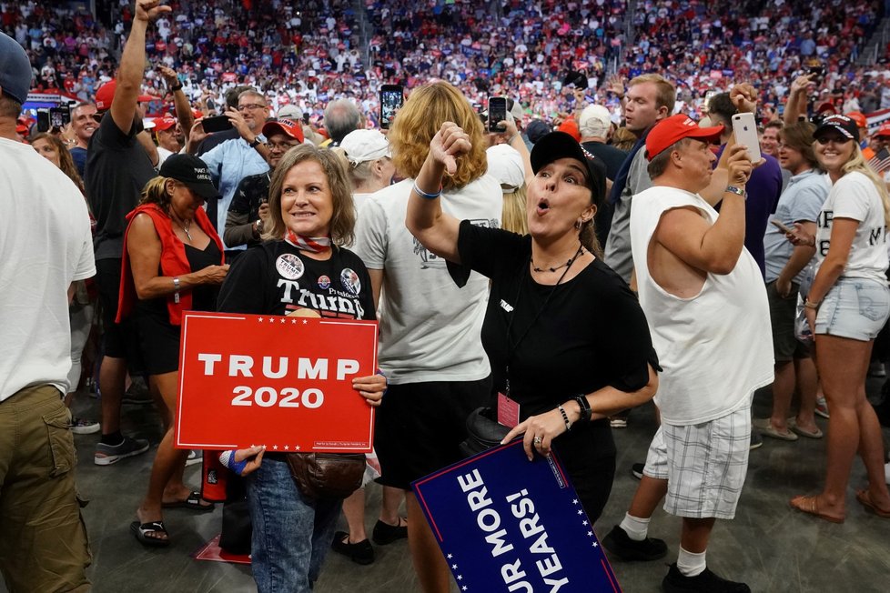 Trumpovi v Orlandu tleskalo 20 tisíc jeho příznivců. (19. 6. 2019)