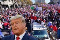 Desetitisíce lidí podpořily Trumpa, který přibrzdil v limuzíně. A potyčka skončila zraněním hlavy