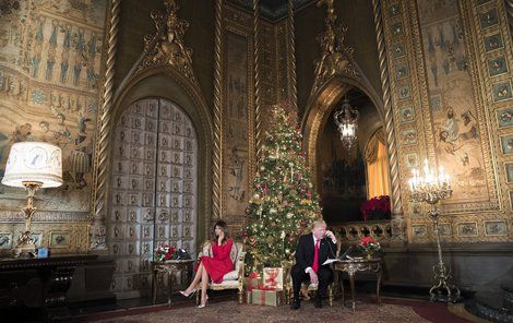 Donald a Melania dětem sdělovali, kde se zrovna nachází Santa Claus.