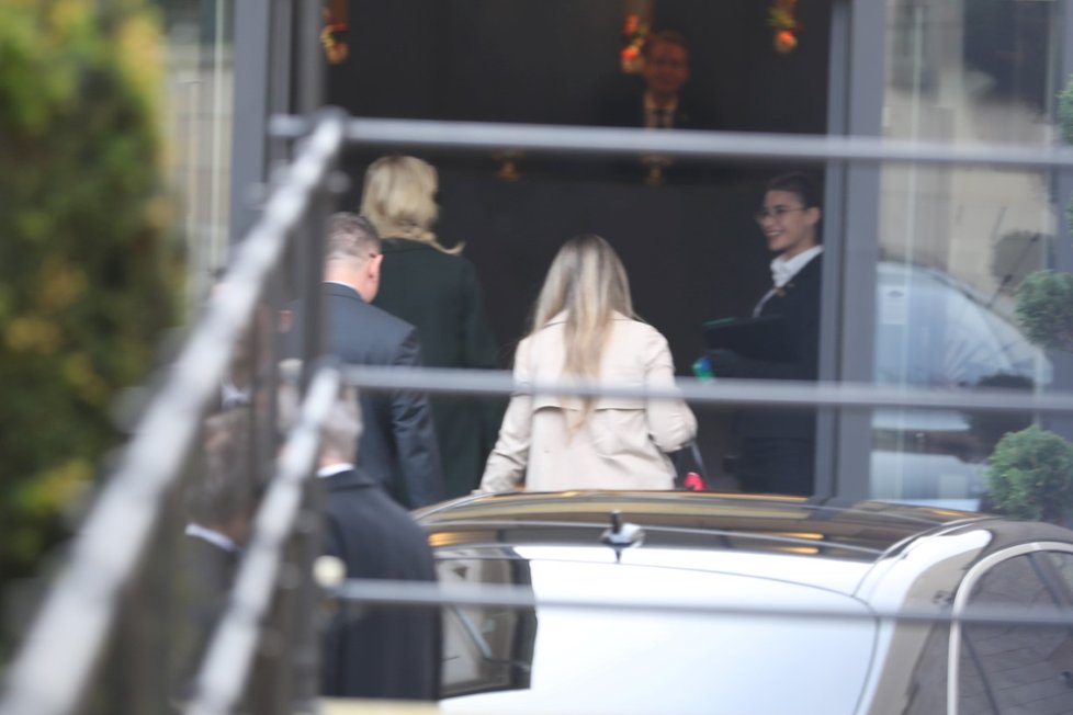 Ivanka Trumpová po příletu zamířila do hotelu v centru Prahy.