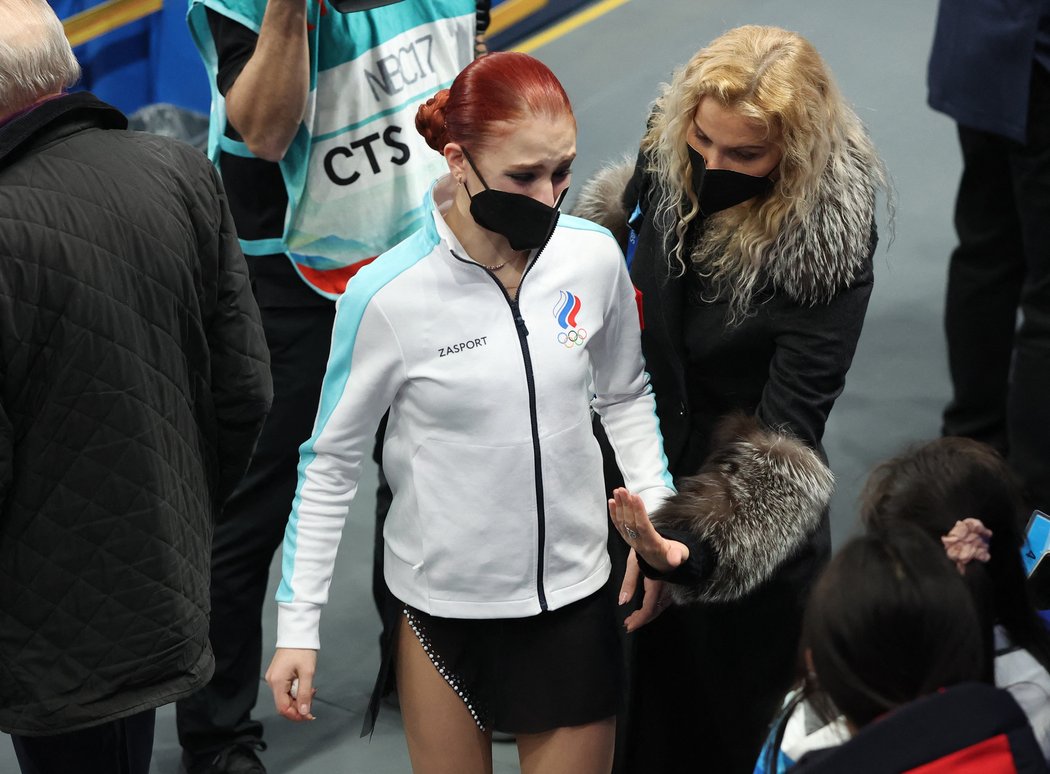 Trusovová se před ceremoniálem zhroutila. Sepsula všechny okolo včetně trenérky