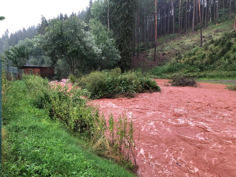 Takto tvrdě bouřka zasáhla Trutnov (14. 8. 2020).