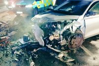 Srážka aut u Trutnova: 7 zraněných, mezi nimi 4 děti