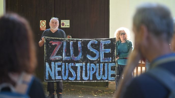 Pochodem Z Trutnova na Hrádeček si dnes lidé připomněli Václava Havla: Šlo o jeden z nejsilnějších ročníků Pochodem Z Trutnova na Hrádeček si dnes lidé připomněli Václava Havla: Šlo o jeden z nejsilnějších ročníků