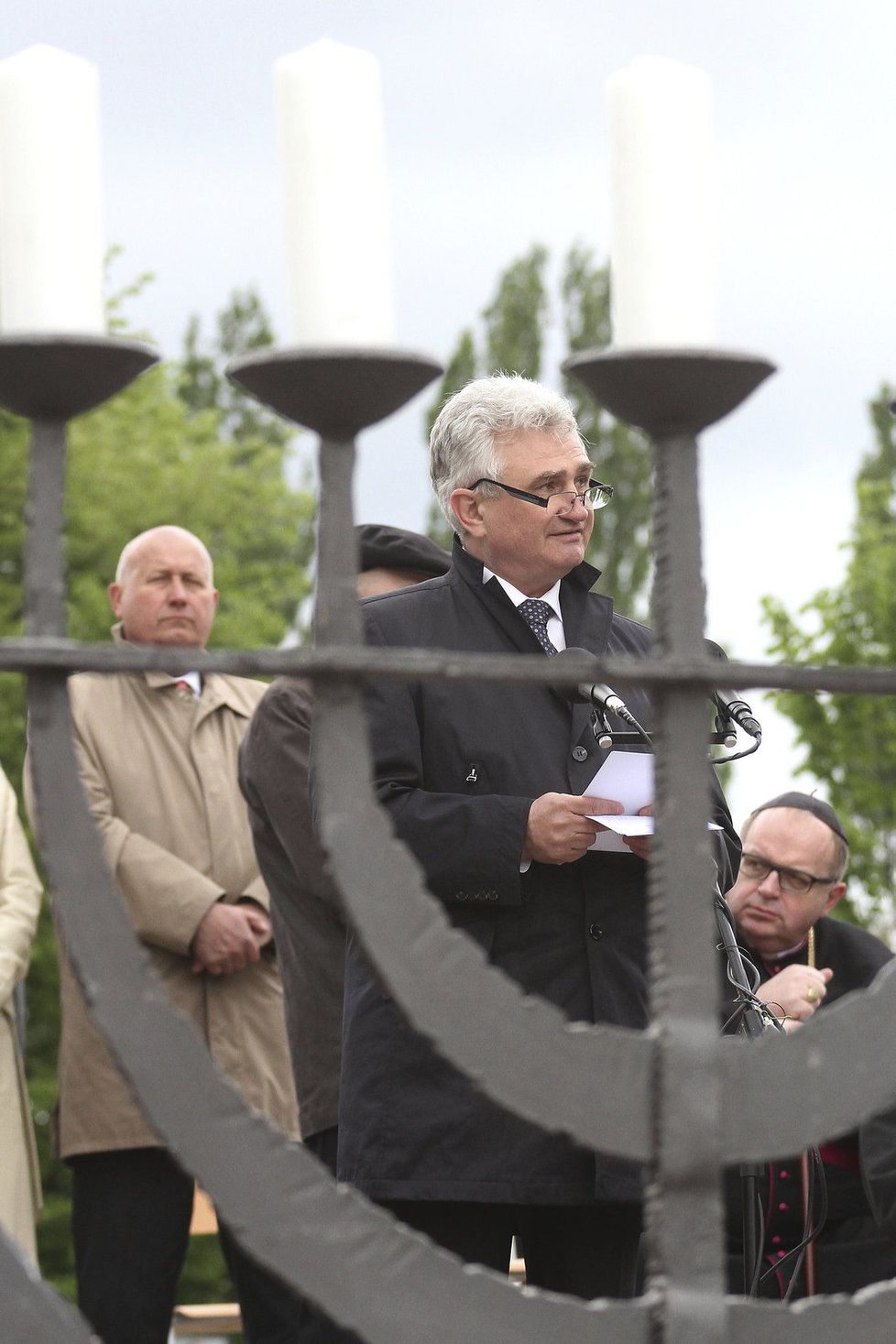 Tryzna v Terezíně: Předseda Senátu Milan Štěch při projevu (15.5.2016).