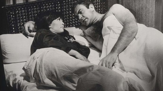 Herečka strávila při natáčení filmu o Jamesi Bondovi několik dní v posteli s Seanem Connerym.