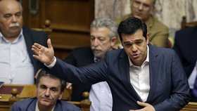 Řecký premiér Alexis Tsipras nakonec kolegy v parlamentě přesvědčil.