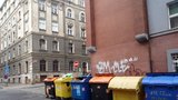 Prahu trápí odpad: Pražské služby cpou kontejnery kam se jim zachce