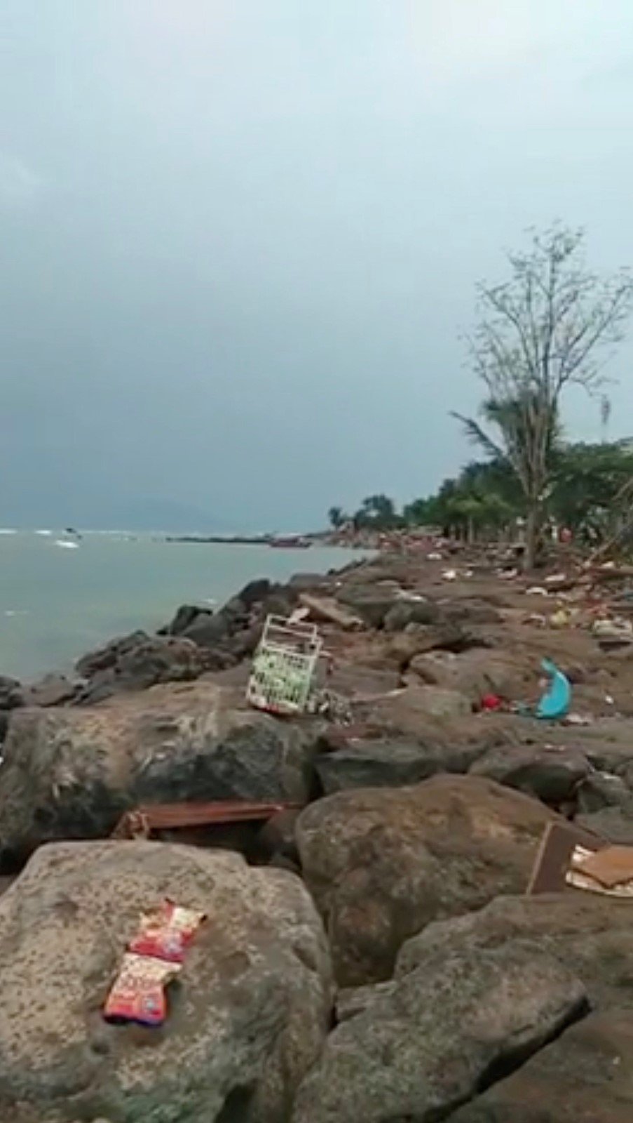 Spoušť po tsunami v Indonésii (23. 12. 2018)