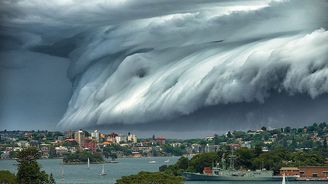 Dechberoucí tsunami na australském nebi