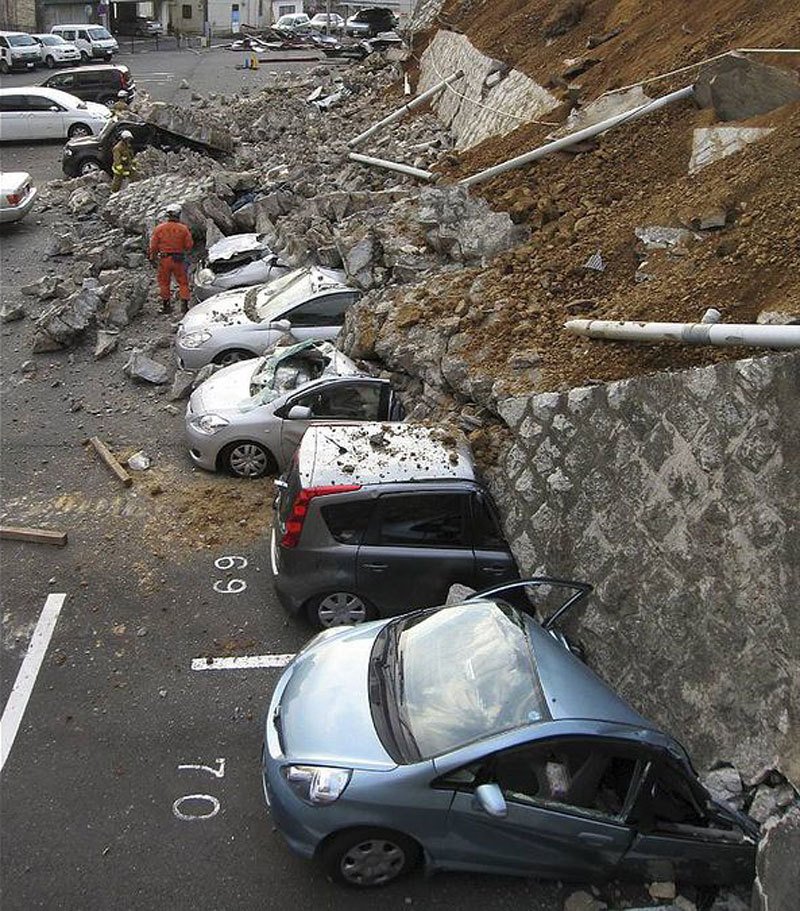 Škody způsobené zemětřesením a tsunami ve východním Japonsku v roce 2011