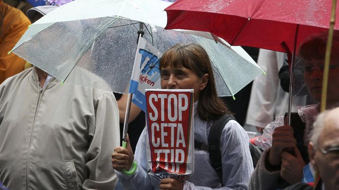 Protesty v Berlíně proti TTIP a CETA, dohodám Evropské unie s USA a Kanadou