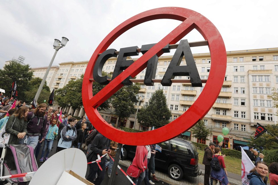 Protesty v Berlíně proti TTIP a CETA, dohodám Evropské unie s USA a Kanadou