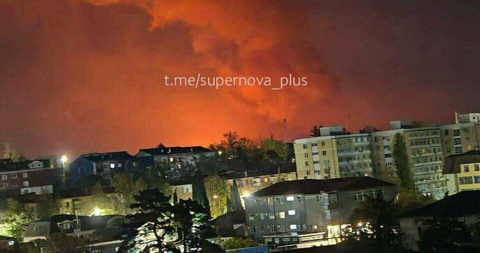 Ukrajinské drony zasáhly černomořský přístav Tuapse, kde sídlí důležitá ruská ropná rafinerie