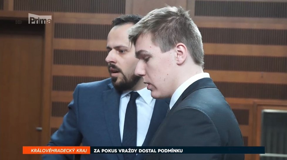 Lukáš Tuček a jeho advokát u soudu