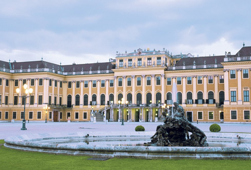 Zámek Schönbrunn, Vídeň - stupné 9,5 eura (238Kč)