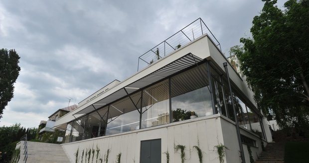 Vila Tugendhat. V této vile se jednalo o dění celé federace