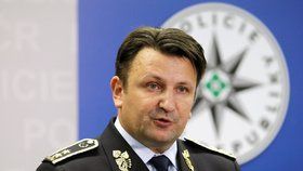 Policejní prezident Tuhý končí na policii, půjde na velvyslanectví v Bratislavě.