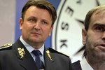 Končící šéf ÚOOZ Robert Šlachta chce poslance informovat o napojení policejních špiček na kriminální prostředí. Informace měl podle něj vynášet samotný policejní prezident Tomáš Tuhý.