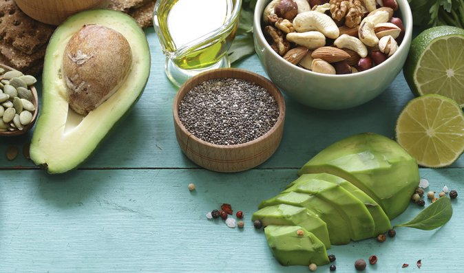 Ovesné vločky, avokádo i mandle. Potraviny, které snižují hladinu cholesterolu
