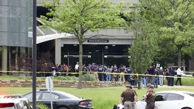 Střelec v areálu nemocnice v americkém městě Tulsa zastřelil čtyři lidi a další zranil, byl bývalý pacient. (2. června 2022)