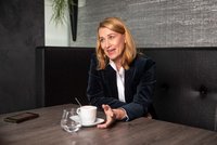 Babišova pravá ruka Tünde Bartha: Po kauze s bytem prodej luxusní chalupy parťákovi zbrojaře