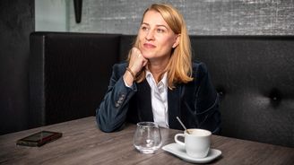 Babišova pravá ruka Tünde Bartha: Fiala si koupil novináře. Orbán je vzor v rodinné politice Babišova pravá ruka Tünde Bartha: Fiala si koupil novináře. Orbán je vzor v rodinné politice