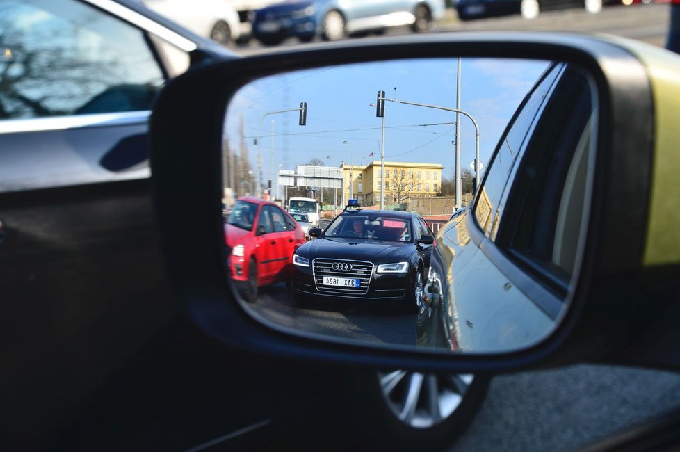 Tunel Blanka byl v úterý večer neočekávaně zavřen z důvodu technických poruch. Ve středu ráno se v jeho okolí tvořily veliké kolony a zácpy.