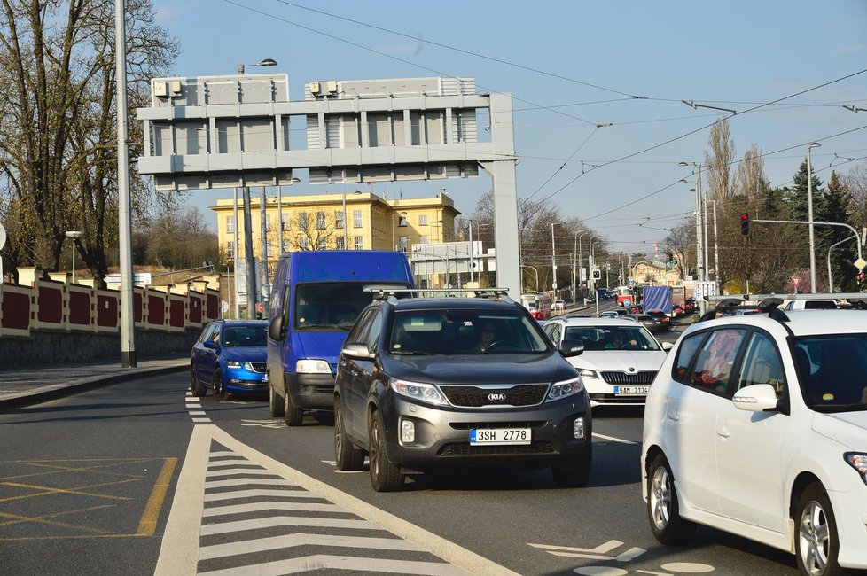 Z Břevnova na Letnou trvala cesta automobilem okolo hodiny.