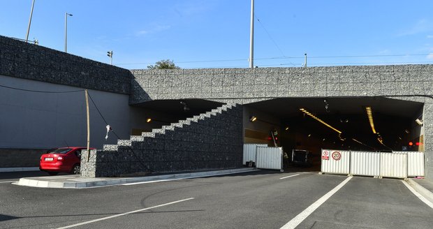 Tunelovým komplexem Blanka zatím lidé v autobusu MHD neprojedou.