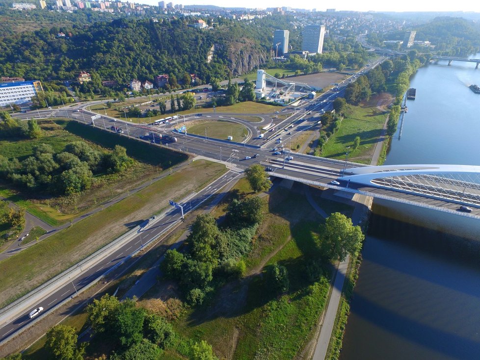 Tunelový komplex Blanka ulevil automobilové povrchové dopravě.