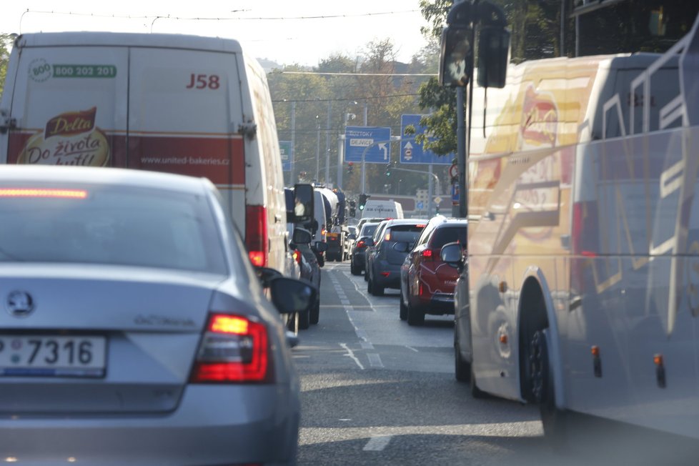 Zprovoznění Blanky ulevilo dopravě po povrchu. S výjimkou Prahy 6 byly ulice i v pondělí ráno průjezdné bez čekání.