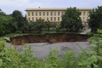 V Praze se propadl tunel Blanka a zasypal dělníka