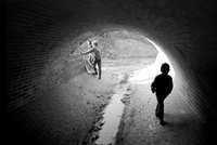 Dva pětiletí kluci se ve stylu Shawshank prokopali tunelem z mateřské školky