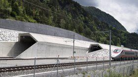 Nejdelší tunel světa měří 57 kilometrů a vede pod Alpami.