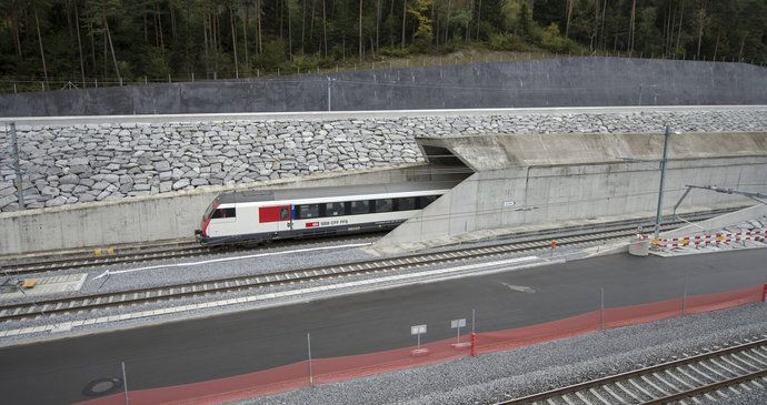 Nejdelší tunel světa měří 57 kilometrů a vede pod Alpami.